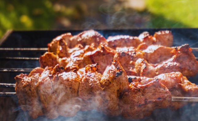 একটু বেশি মাংস খেলেই কি শরীর গরম লাগে?