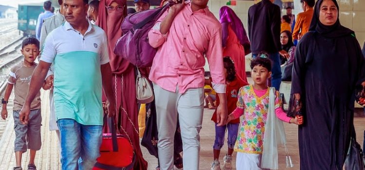 ঈদের ছুটি শেষে ঢাকামুখী মানুষের ঢল, স্টেশন-টার্মিনালে ভিড়