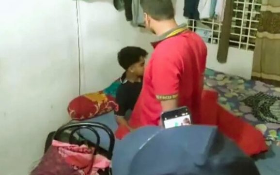 ১১ ঘণ্টা দরজা বন্ধ, সাড়া নেই, ময়মনসিংহে মেস থেকে শিক্ষার্থী উদ্ধার!