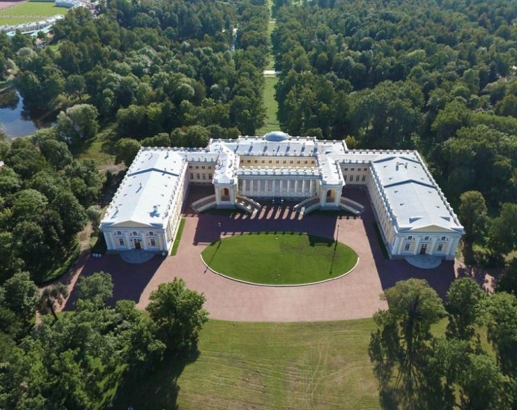 প্যালেস সাজাতে খরচ প্রায় ২৪০ কোটি টাকা