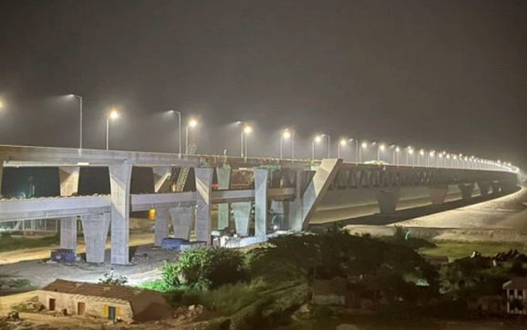 জ্বলে উঠলো পদ্মা সেতুর ৪১৫টি বাতি