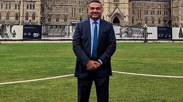 ইউটিউবের প্রধান নির্বাহী ভারতের নীল মোহন