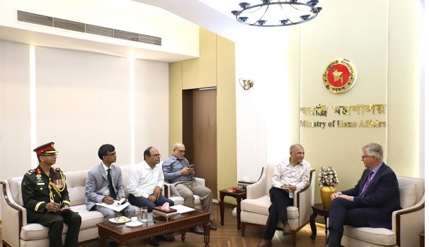 শান্তিরক্ষা মিশনে আরও নারীসহ বেশি সদস্য নেয়ার অনুরোধ স্বরাষ্ট্র উপদেষ্টার