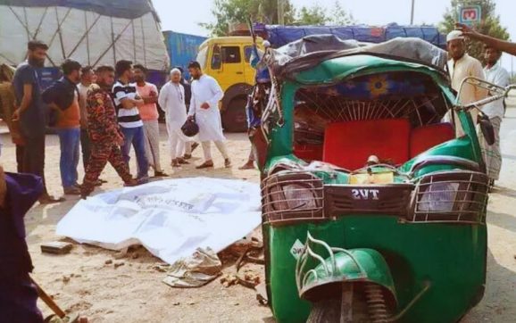 কুষ্টিয়ায় ভয়াবহ সড়ক দুর্ঘটনা: ট্রাকের ধাক্কায় সিএনজি অটোরিকশার ৫ জন নিহত