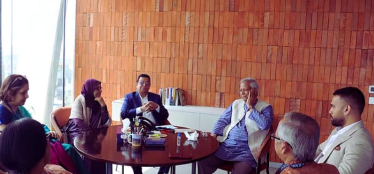 আপন অঙ্গনে ফিরলেন নোবেলজয়ী ড. ইউনূস; উষ্ণ অভ্যর্থনা