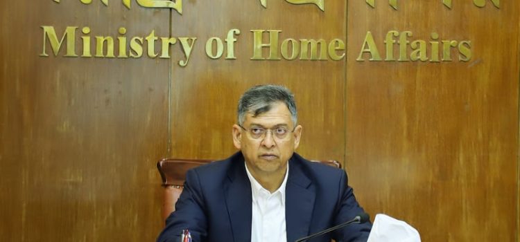 শিগগিরই ১০ হাজার নতুন কনস্টেবল নিয়োগের ঘোষণা স্বরাষ্ট্রমন্ত্রীর