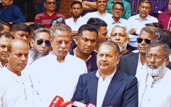 ফ্যামিলি কার্ডের যুগ শুরু: চলতি মাস থেকেই বিতরণ, নারীদের হাতে নগদ সহায়তা