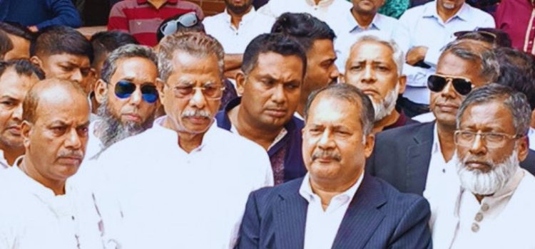 ফ্যামিলি কার্ডের যুগ শুরু: চলতি মাস থেকেই বিতরণ, নারীদের হাতে নগদ সহায়তা