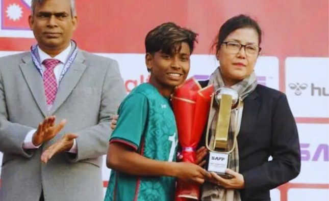 ফাইনাল হারলেও দুই পুরস্কার জিতলেন আলপি আক্তার