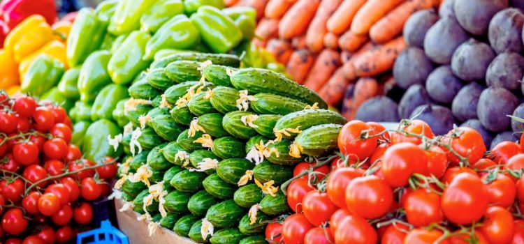 রমজানের শুরুতেই দামের ঊর্ধ্বগতি: প্রয়োজনীয় পণ্যের মূল্যবৃদ্ধিতে চাপে সাধারণ মানুষ