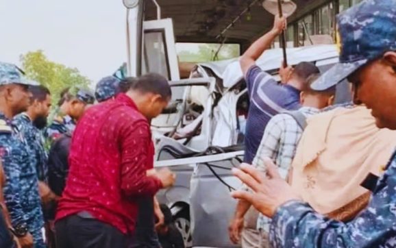 বিয়ের পোশাকেই চিরবিদায় বর-কনের! রামপালে সড়ক দুর্ঘটনায় নিহত ১৪
