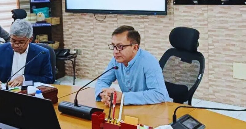 বাণিজ্যমন্ত্রী খন্দকার আব্দুল মুক্তাদির সোমবার সাফ জানিয়েছেন, দেশে ভোজ্যতেলের পর্যাপ্ত মজুত রয়েছে এবং দাম এক ফোঁটাও বাড়ার কোনো সম্ভাবনা নেই