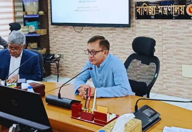 বাণিজ্যমন্ত্রী খন্দকার আব্দুল মুক্তাদির সোমবার সাফ জানিয়েছেন, দেশে ভোজ্যতেলের পর্যাপ্ত মজুত রয়েছে এবং দাম এক ফোঁটাও বাড়ার কোনো সম্ভাবনা নেই