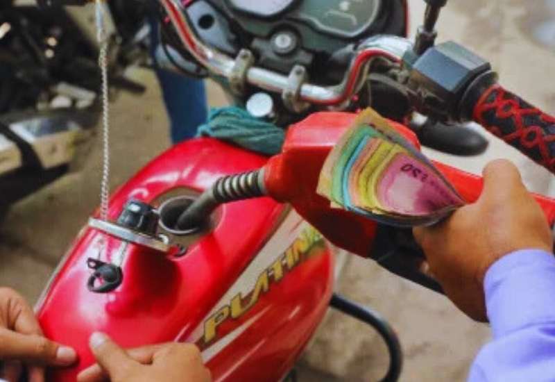 ফিলিং স্টেশনে ভিড়, বিপিসি বেঁধে দিল তেল কেনার সীমা