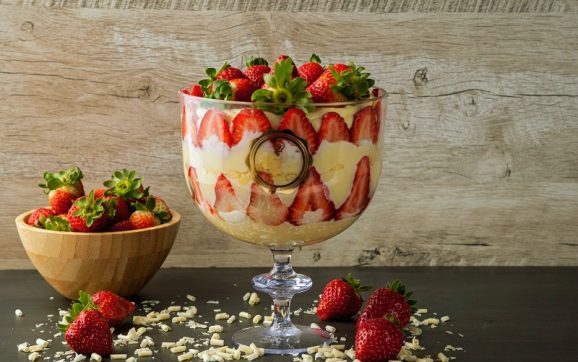 ঈদের মিষ্টান্নে ভিন্ন মাত্রা: ঝটপট সুস্বাদু ‘ফ্রুট ট্রাইফেল’ তৈরির আদ্যোপান্ত