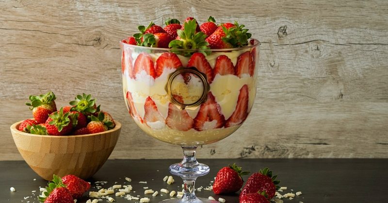 ঈদের মিষ্টান্নে ভিন্ন মাত্রা: ঝটপট সুস্বাদু ‘ফ্রুট ট্রাইফেল’ তৈরির আদ্যোপান্ত