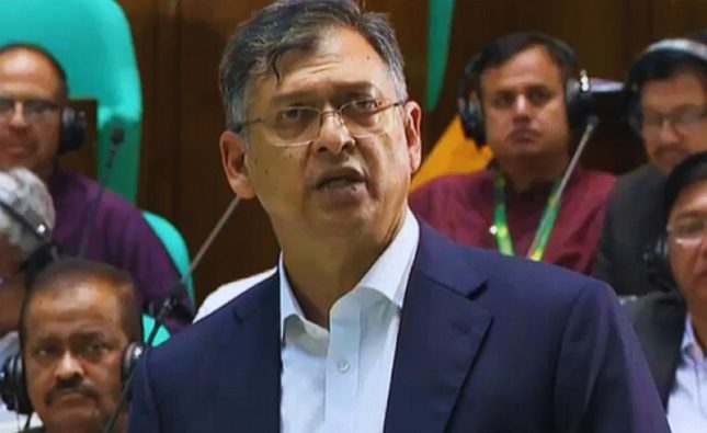 গণভোটের রায় কার্যকরে বাধা কোথায়? সংসদে ব্যাখ্যা দিলেন স্বরাষ্ট্রমন্ত্রী