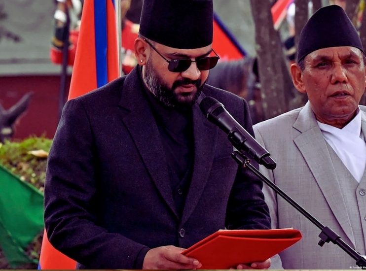 মাইক থেকে সিংহাসন: শপথ নিলেন নেপালের নতুন প্রধানমন্ত্রী ‘বালেন’