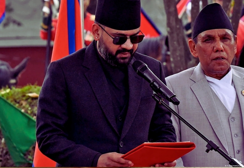 মাইক থেকে সিংহাসন: শপথ নিলেন নেপালের নতুন প্রধানমন্ত্রী ‘বালেন’