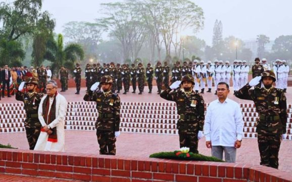 স্মৃতিসৌধে পুষ্পস্তবক অর্পণ রাষ্ট্রপতি ও প্রধানমন্ত্রীর