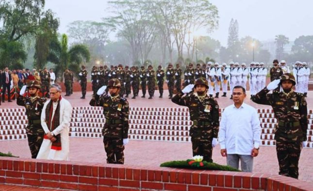 স্মৃতিসৌধে পুষ্পস্তবক অর্পণ রাষ্ট্রপতি ও প্রধানমন্ত্রীর