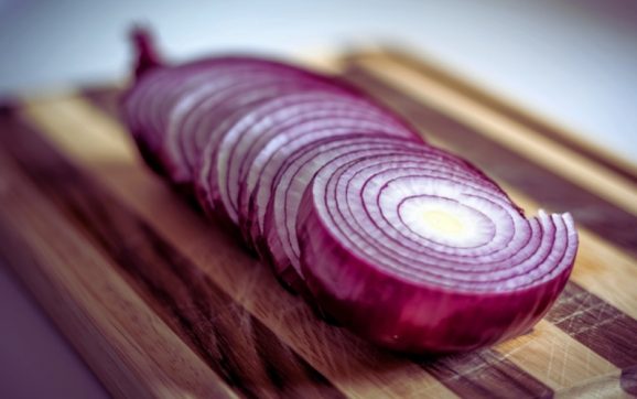 ভাতের সাথে কাঁচা পেঁয়াজ; কার জন্য এই অভ্যাস মারাত্মক!