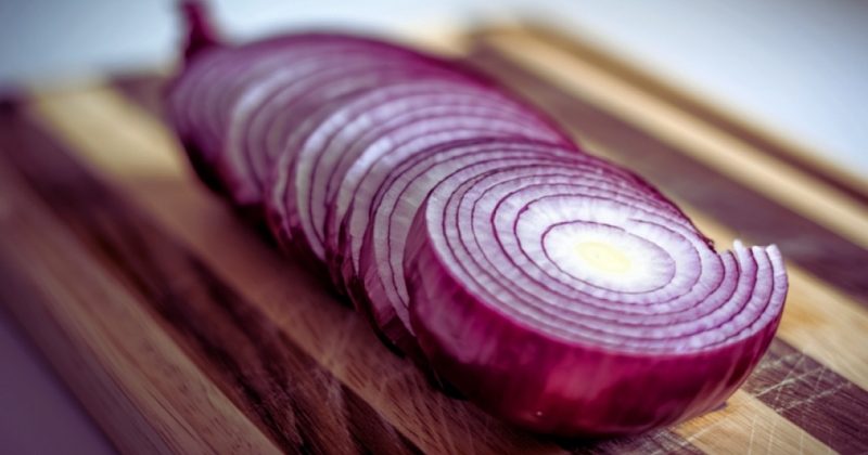 ভাতের সাথে কাঁচা পেঁয়াজ; কার জন্য এই অভ্যাস মারাত্মক!