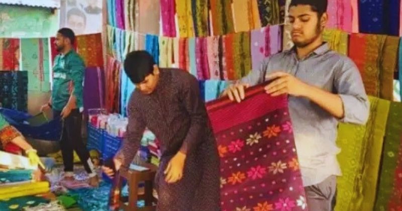 রাতজাগা পাইকারি বেনারসি হাট, ঈদের আগে জমজমাট বেচাকেনা