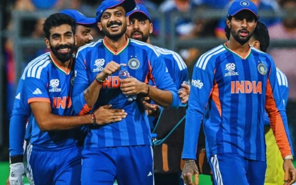 ইংল্যান্ডকে ৭ রানে হারিয়ে টি-টোয়েন্টি বিশ্বকাপের ফাইনালে ভারত